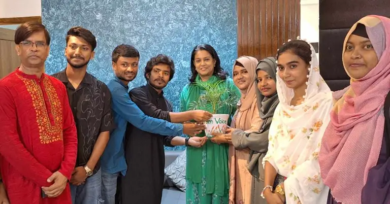 পরিবেশবাদী সংগঠন ও শিক্ষার্থীদের সঙ্গে মতবিনিময়কালে পরিবেশ উপদেষ্টা